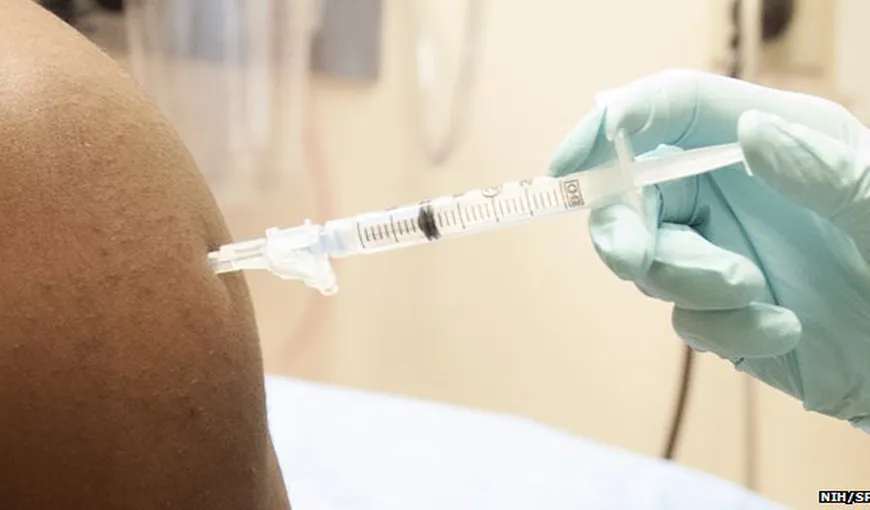 Au început testele pe oameni pentru viitorul vaccin împotriva EBOLA