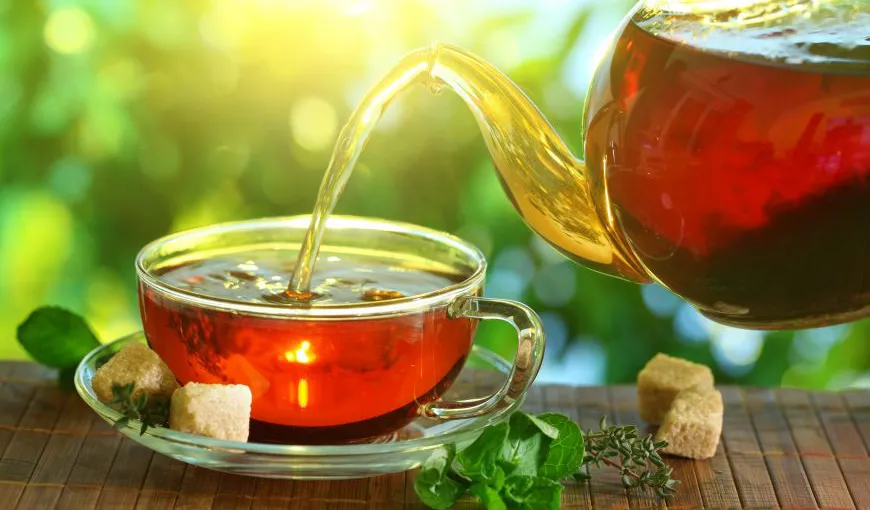 Descoperă cum se bea ceaiul în Turcia, Africa, Hong Kong şi Marea Britanie