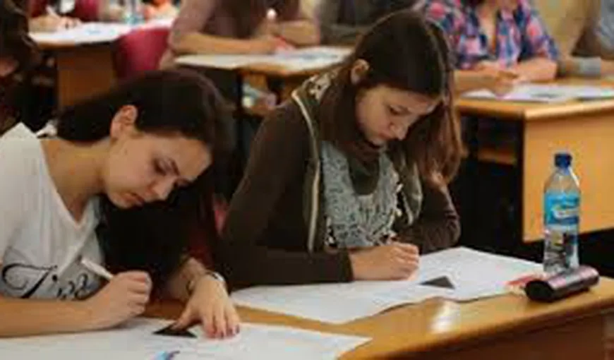BACALAUREAT 2015: Elevii din clasa a XI-a şi a XII-a au susţinut luni SIMULAREA la LIMBA ROMÂNĂ
