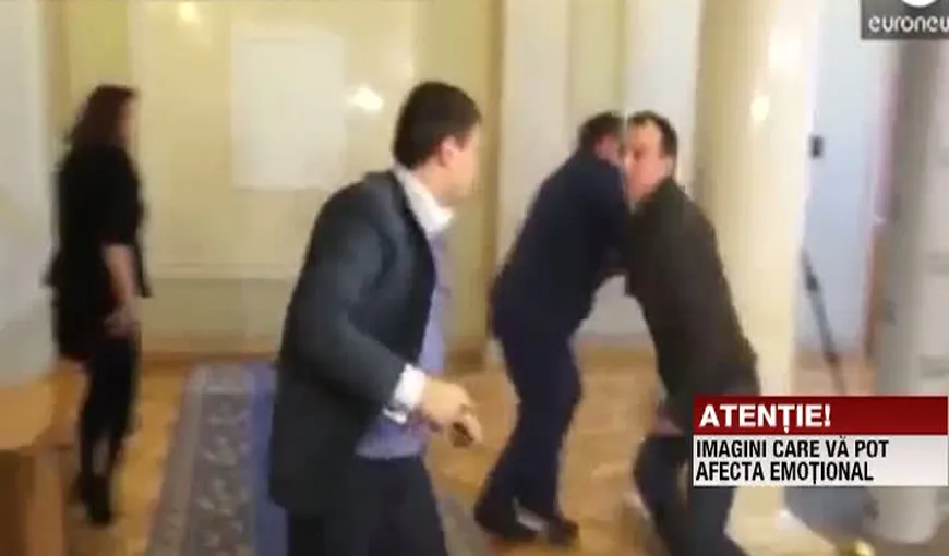 Scandal în Rada de la Kiev: Bătaie în toată regula între doi parlamentari ucraineni VIDEO