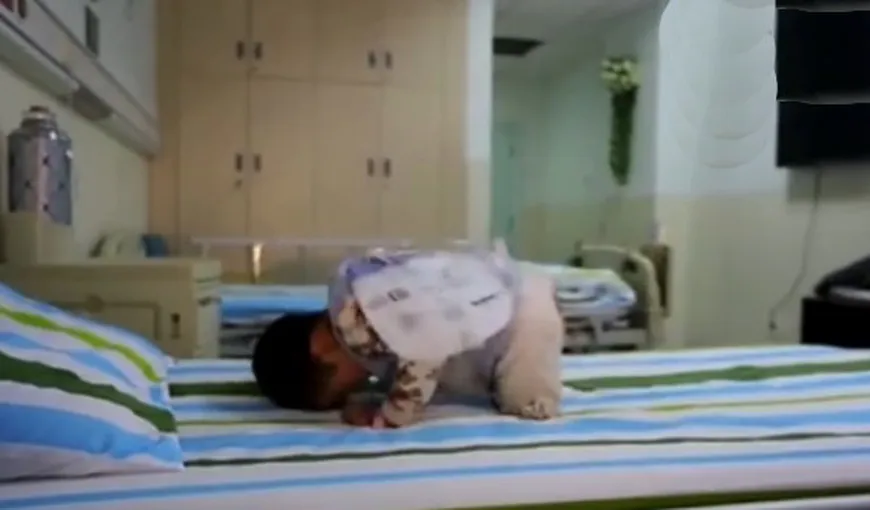 A uimit INTERNETUL. Un copil de PATRU ANI, cu PICIOARELE AMPUTATE, dansează fără oprire VIDEO
