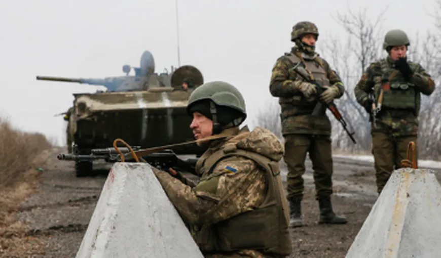 Ucraina: Armata este ÎNCERCUITĂ de separatiştii proruşi. Mai mulţi militari sunt ostatici. Ce vrea Putin