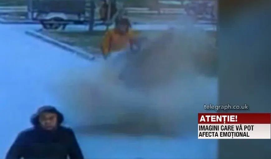 Copil aruncat în aer după explozia unei petarde VIDEO