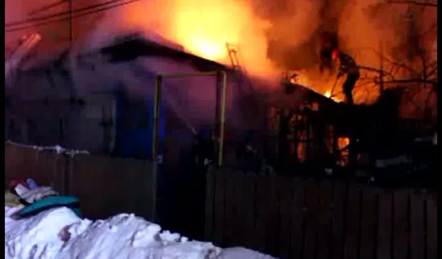 Incendiu puternic în Suceava. Mai multe case au fost cuprinse de flăcări