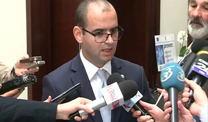ANI a amendat Comisia juridică a Camerei din cauza incompatibilităţii lui Petre Roman