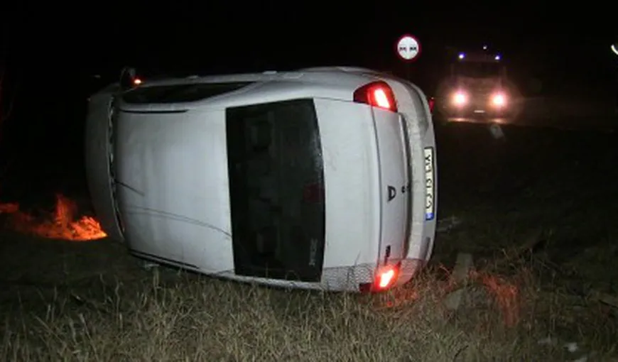 Accident spectaculos în Cluj. Un şofer s-a răsturnat cu Loganul într-o grădină VIDEO