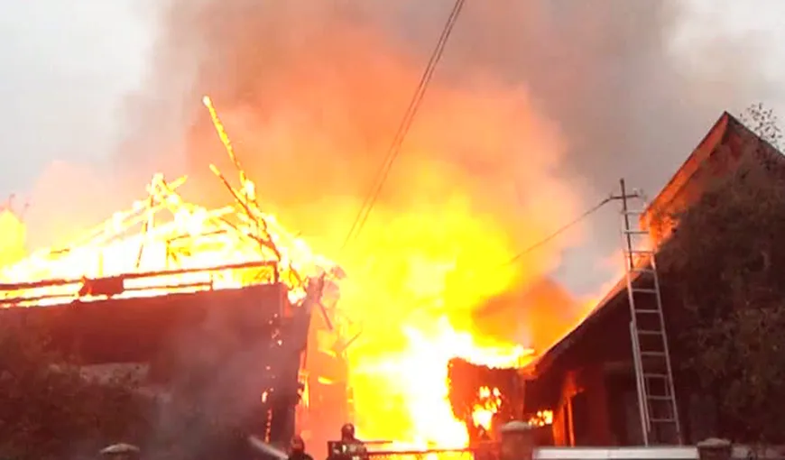 Incendiu puternic la marginea oraşului Zalău. O mamă şi patru copii au ars din cauza unei lumânări