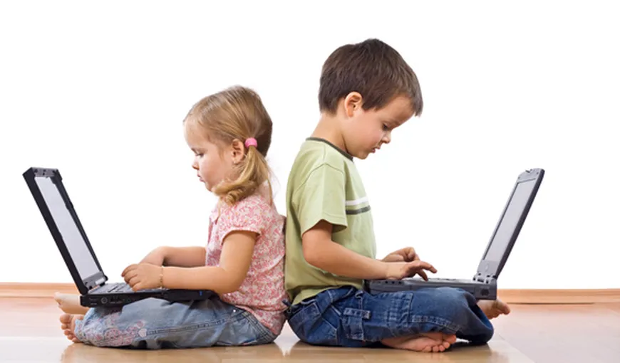 Accesul copiilor la calculator ar putea fi LIMITAT. Ce RISCĂ părinţii care nu respectă regula