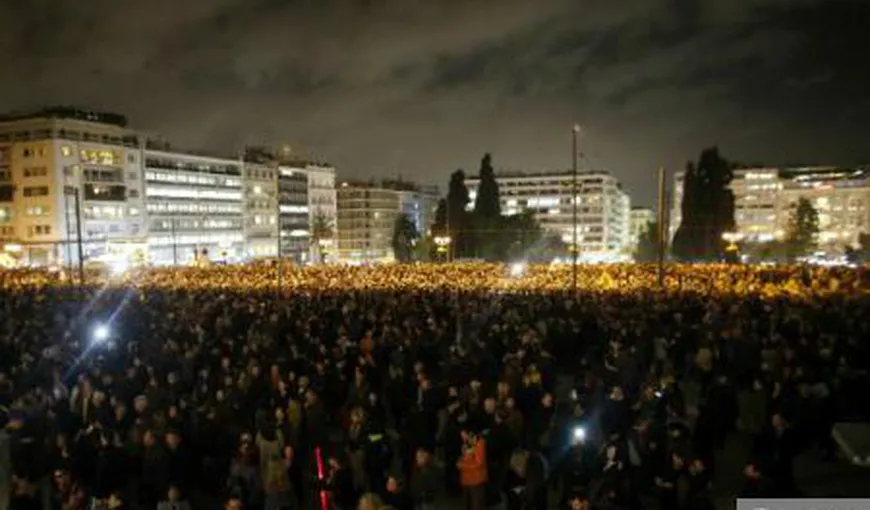 Decizia BCE îi înfurie pe greci: Manifestaţie spontană, de amploare, la Atena