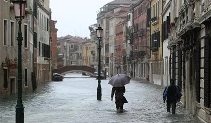 Italia: COD PORTOCALIU de PLOI şi inundaţii şi alunecări de teren. O persoană a murit VIDEO