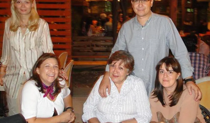Victor Ponta, pe Facebook: E o mare SUFERINŢĂ pentru mine să văd că sora şi mama mea sunt linşate mediatic
