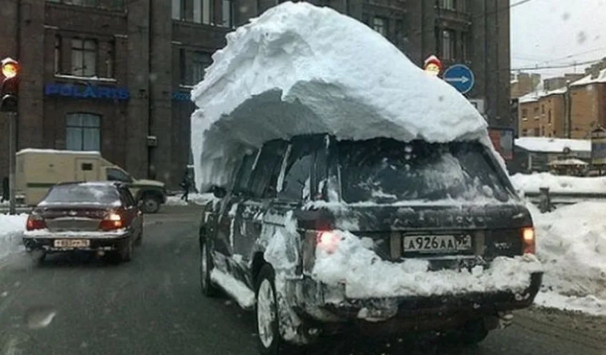 Cum să dai jos zăpada de pe maşină fără racletă. METODA RUSEASCĂ