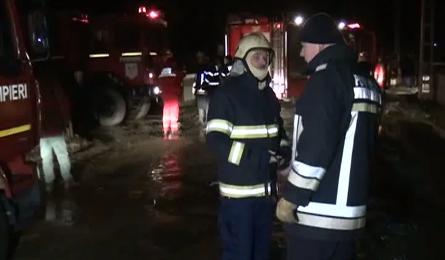 INCENDIU în Suceava: Două gospodării au fost mistuite de flăcări. Animalele au ars de vii VIDEO