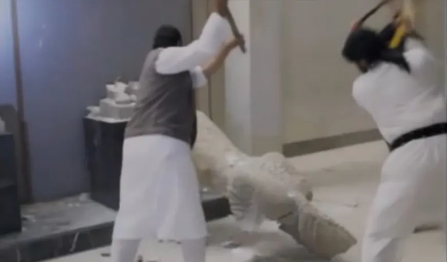 ISIS a DISTRUS opere de artă vechi de 3.000 de ani după ce a invadat un muzeu de istorie VIDEO