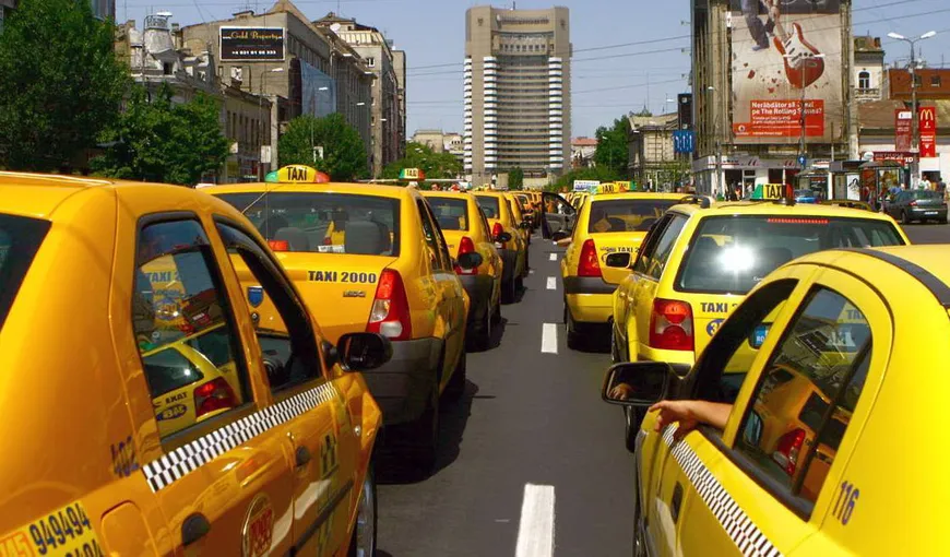 Taximetriştii protestează în faţa Primăriei Capitalei