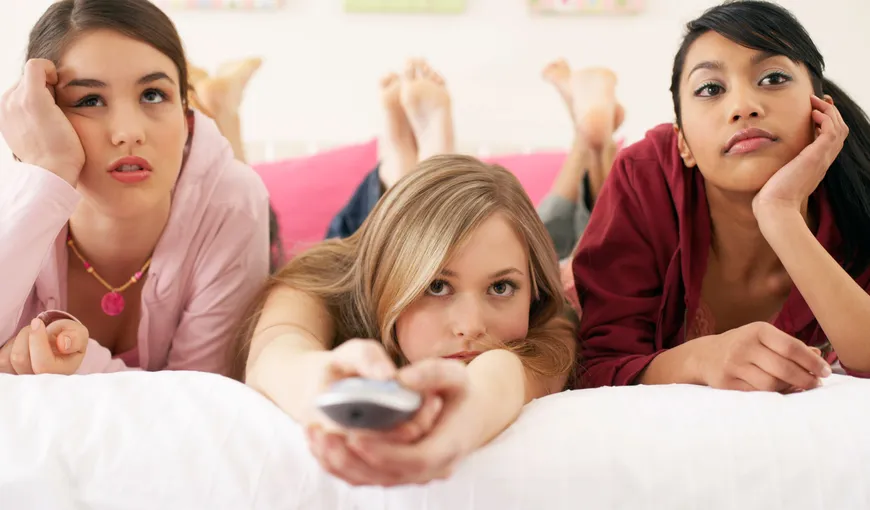 Dispozitivele cu ecrane afectează calitatea somnului adolescenţilor