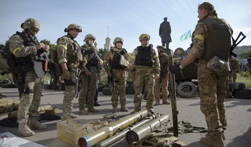 Kievul anunţă că a început RETRAGEREA ARMAMENTULUI greu din estul Ucrainei