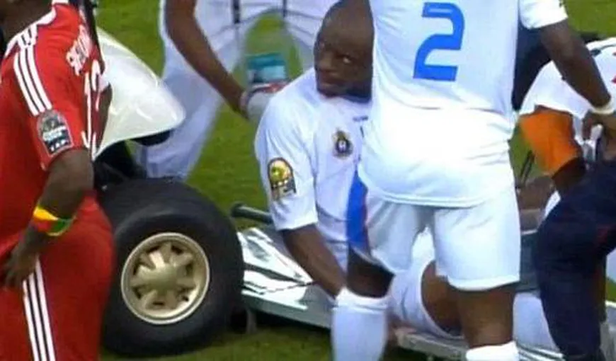 Scenă INCREDIBILĂ la Cupa Africii. Maşina medicală a dat peste un jucător accidentat VIDEO