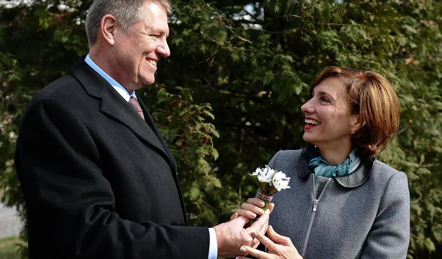 Preşedintele Klaus Iohannis, surpriză emoţionantă pentru soţia sa de 1 Martie