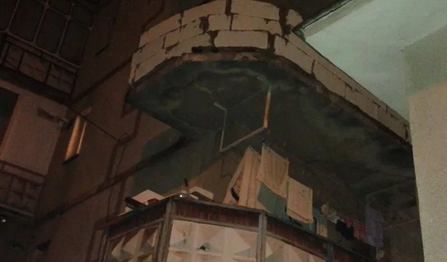 Concubinul unei prostituate din Bistriţa a căzut cu tot cu balconul unei garsoniere