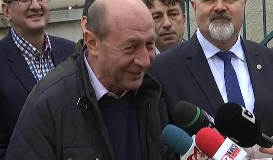 Traian Băsescu, la PMP: Acest mic partid a salvat democraţia. Era RIDICOL un şef SRI votat în unanimitate