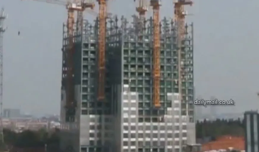 Bloc ridicat peste noapte: Chinezii au construit 57 de etaje în mai puţin de TREI SĂPTĂMÂNI