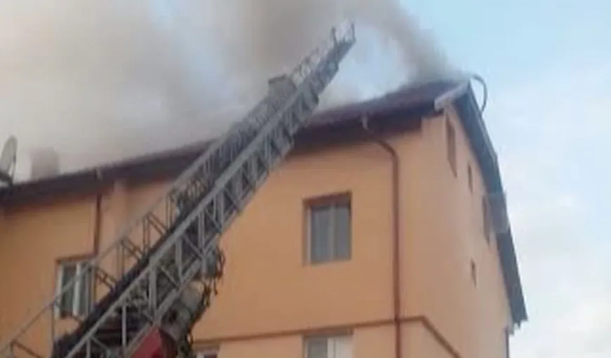 Panică într-un bloc din judeţul Bistriţa Năsăud: Incendiu în apartamentul în care locuieşte primarul