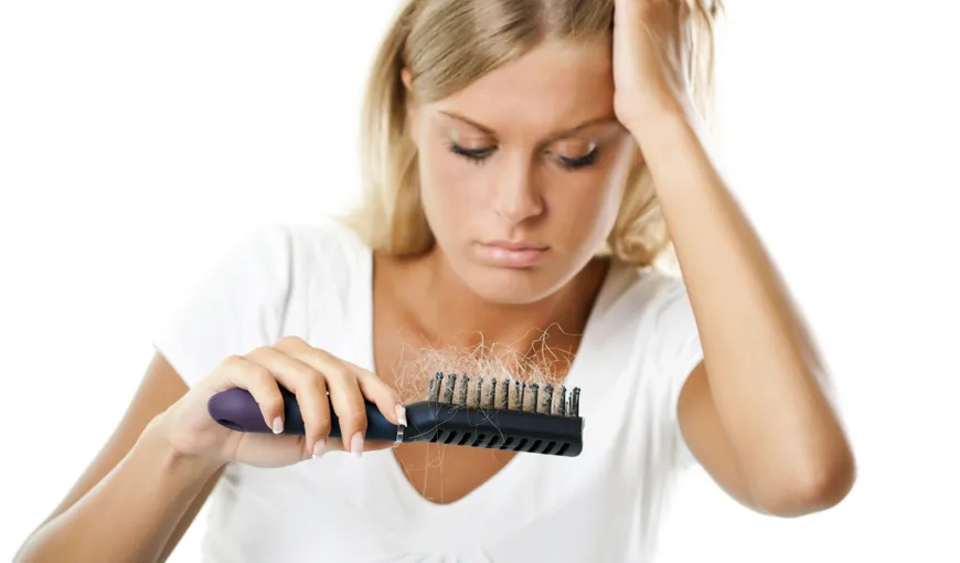 Cum opreşti căderea părului: şase metode sănătoase şi ieftine