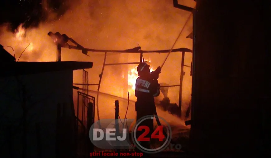 Incendiu VIOLENT în Cluj. O casă a fost mistuită de flăcări