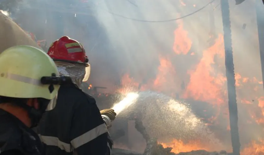 Incendiu puternic în Prahova. Mai multe butelii au explodat într-o casă VIDEO