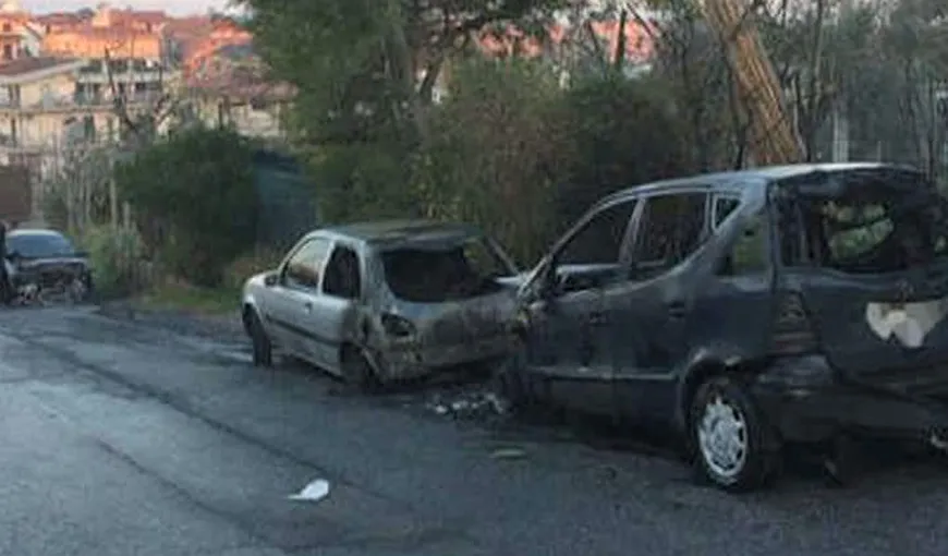 Atac la adresa comunităţii române: Cinci maşini, înmatriculate în România, incendiate pe o stradă din Roma