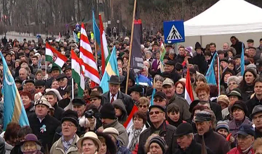 ZIUA MAGHIARILOR DE PRETUTINDENI: Marş pentru autonomia Ţinutului Secuiesc, de la Târgu Mureş. PETIŢIE depusă la INSTITUŢIA PREFECTULUI