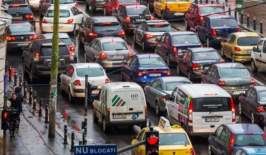 De ce cad semafoarele din Bucureşti la fiecare ploaie mai mare