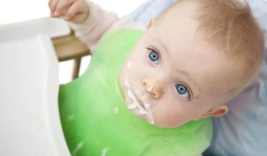 Alimentaţie bebeluşi: Lucruri pe care trebuie să le ştii despre începerea diversificării