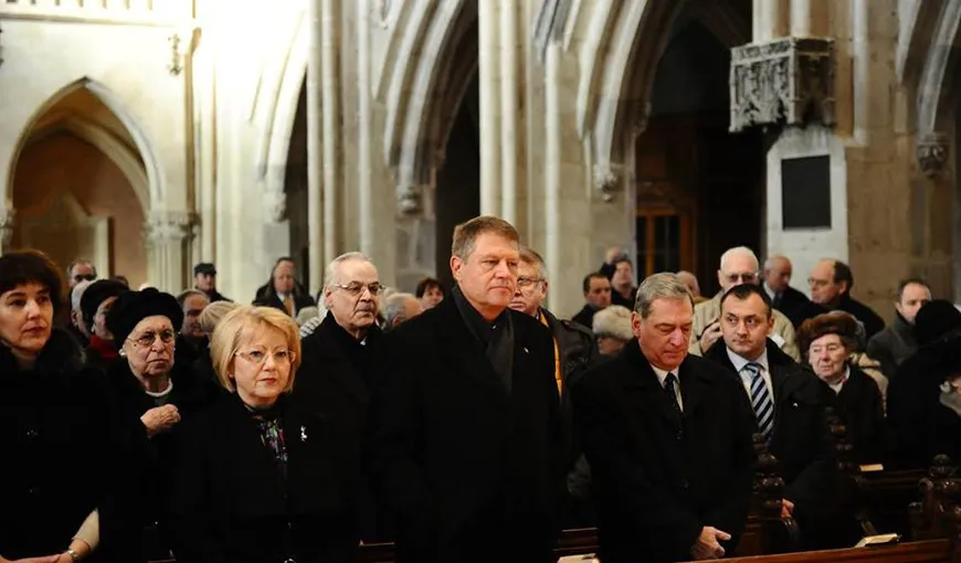 Klaus Iohannis nu a participat la slujba de Înviere de la Sibiu. Preşedintele nu ar fi în ţară
