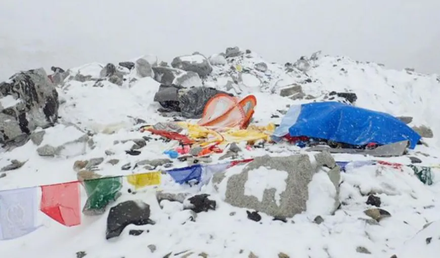 CUTREMUR Nepal. Pe Everest, bilanţul a ajuns la 14 MORŢI