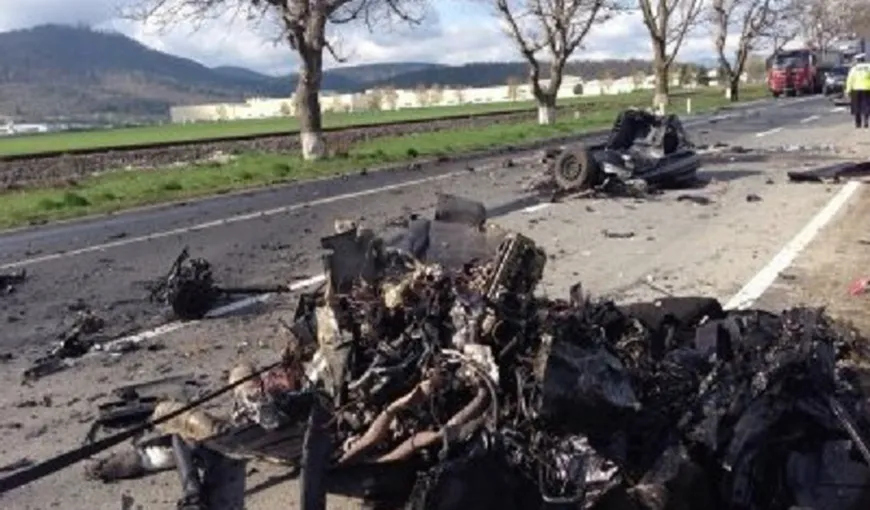 Accident ORIBIL pe DN 73, în Braşov. O maşină s-a izbit de un camion, şoferul a fost SPULBERAT – VIDEO