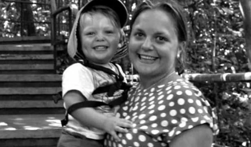 A murit subit la volan, cu băieţelul ei de doi ani alături. 24 de ore a stat copilul lângă cadavrul mamei