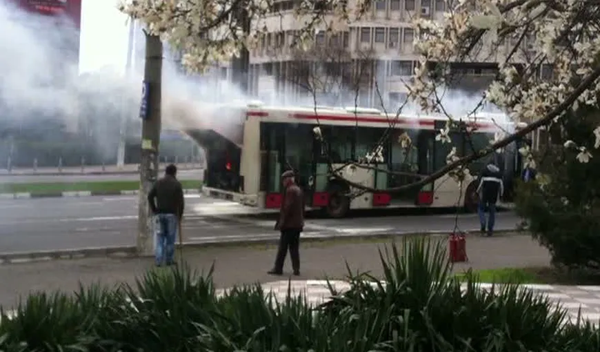 Panică la Galaţi: Autobuz cu 20 de pasageri, în flăcări VIDEO