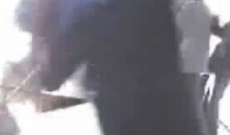 Profesoară bătută CRUNT de un elev în sala de clasă. Totul a fost filmat VIDEO