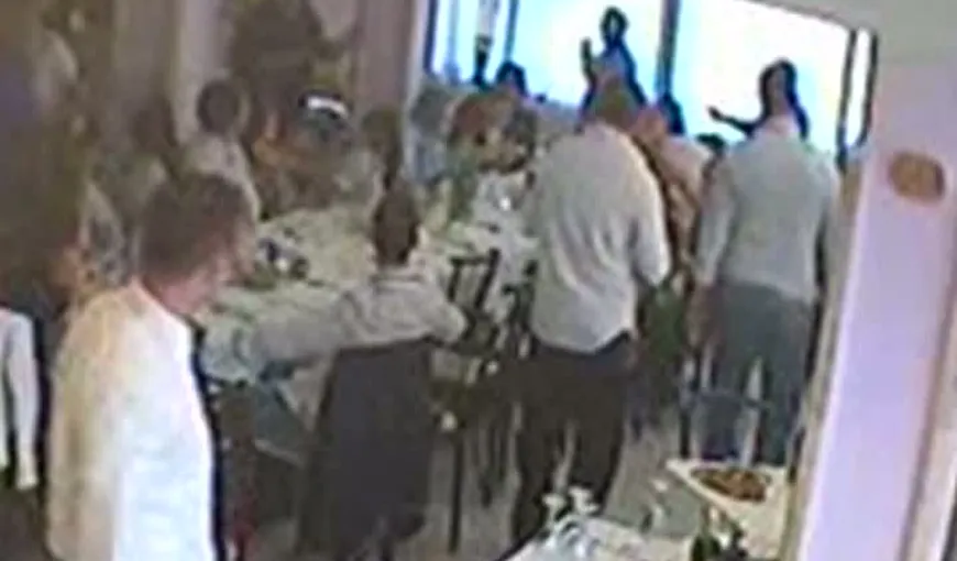 Scandal într-un restaurant din Râmnicu Vâlcea. Petrecăreţii i-au bătut crunt pe lăutari