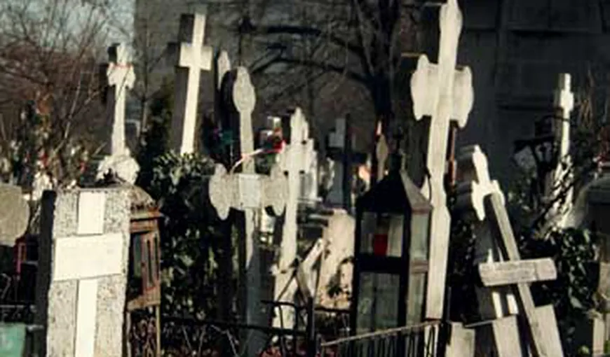 Obicei străvechi în Mehedinţi: Petrecere cu lăutari în cimitir