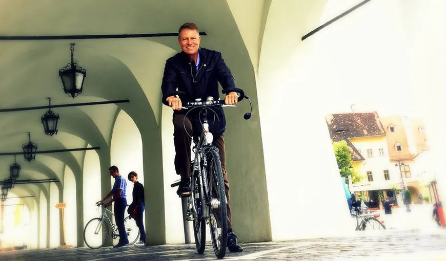 Klaus Iohannis: Sunt alături de biciclişti şi îi îndemn pe oameni să se deplaseze folosind bicicleta