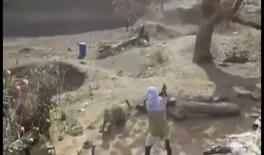 Cum a reuşit un indian să pună pe fugă un leopard cu ajutorul unui băţ VIDEO