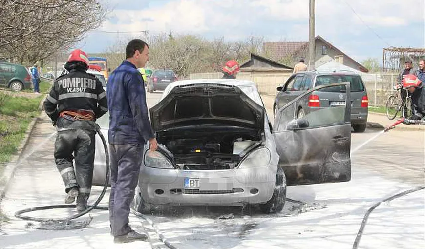 Pericol de explozie la o benzinărie din Botoşani. O maşină a luat foc lângă pompă VIDEO