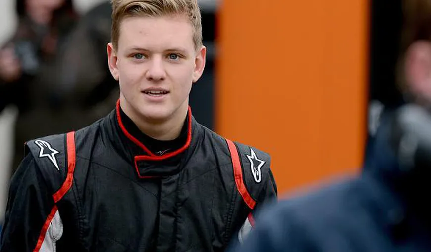 Primele imagini cu fiul lui Michael Schumacher pe circuit, la volanul unei maşini de Formula 4 VIDEO