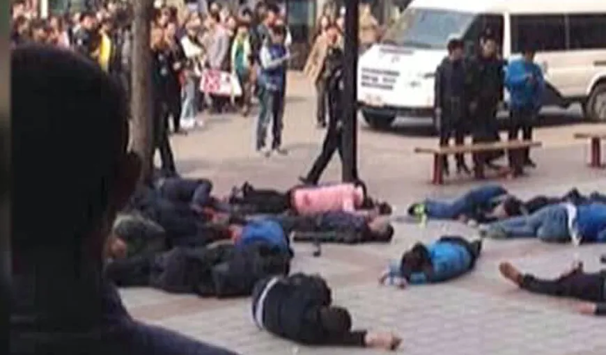 Protest extrem la Beijing. Peste 30 de şoferi de taxi au încercat să se sinucidă VIDEO