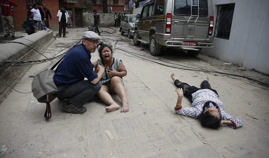 Cutremur Nepal: Un bărbat a fost scos în viaţă de sub dărâmături după 82 de ore