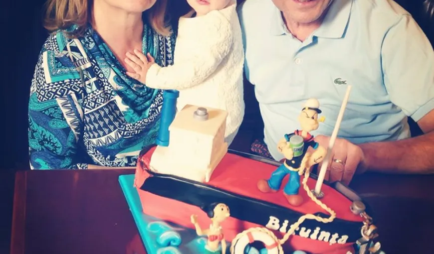 Imagini HAIOASE cu nepoata lui Băsescu, Sofia Anais. Uite cum se joacă micuţa în portbagaj VIDEO
