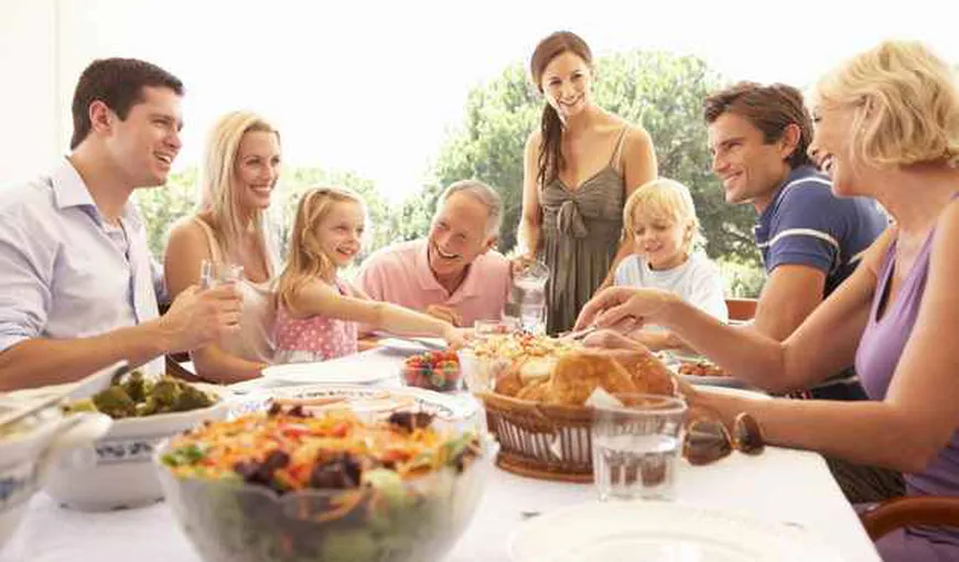Masa de Paşte: 4 trucuri care te ajută să mănânci fără să faci indigestie şi să te balonezi